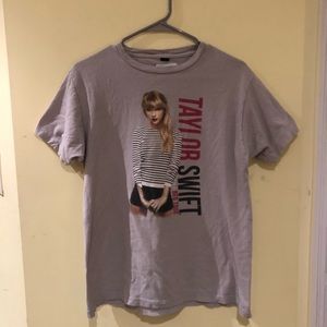 ❗️SOLD❗️Taylor Swift RED Tour Concert Shirt 2013